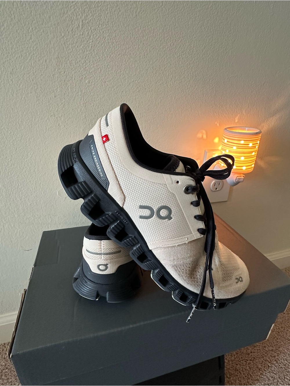 On Cloud X 3, Women’s Cloud Sneakers in White and Black. Size 8